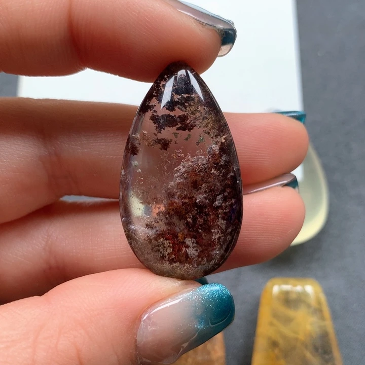 水晶颈饰未镶嵌研****选水晶