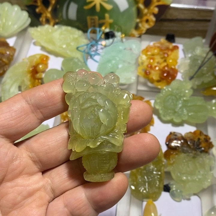 蛇纹石玉未镶嵌颈饰