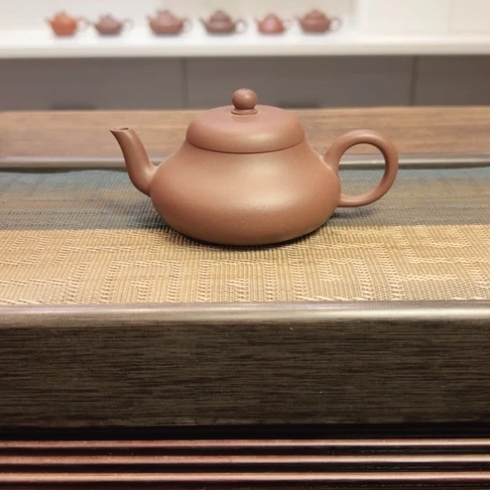 茶壶紫砂黄龙山原矿底槽清半手工瑕（160 cc）