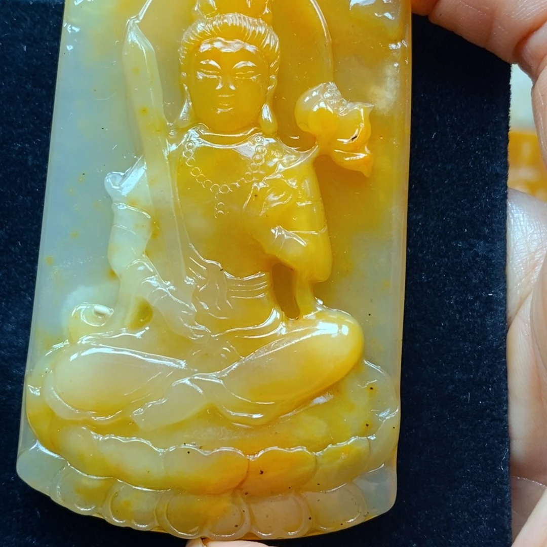 未镶嵌石英质玉（黄龙玉）颈饰