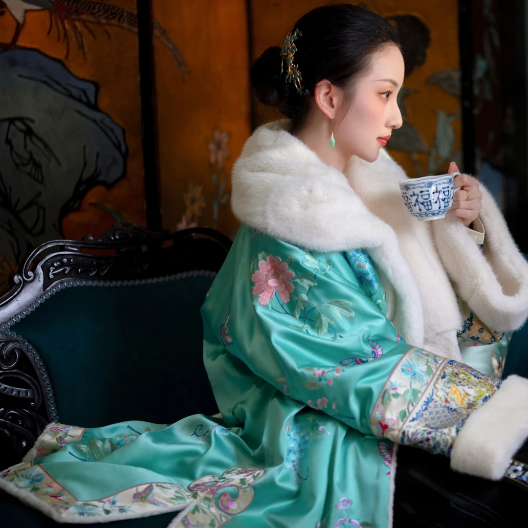 觅芳蝶影丨一城风絮丨加绒毛毛大翻领秋冬保暖复古绣花清汉女外套