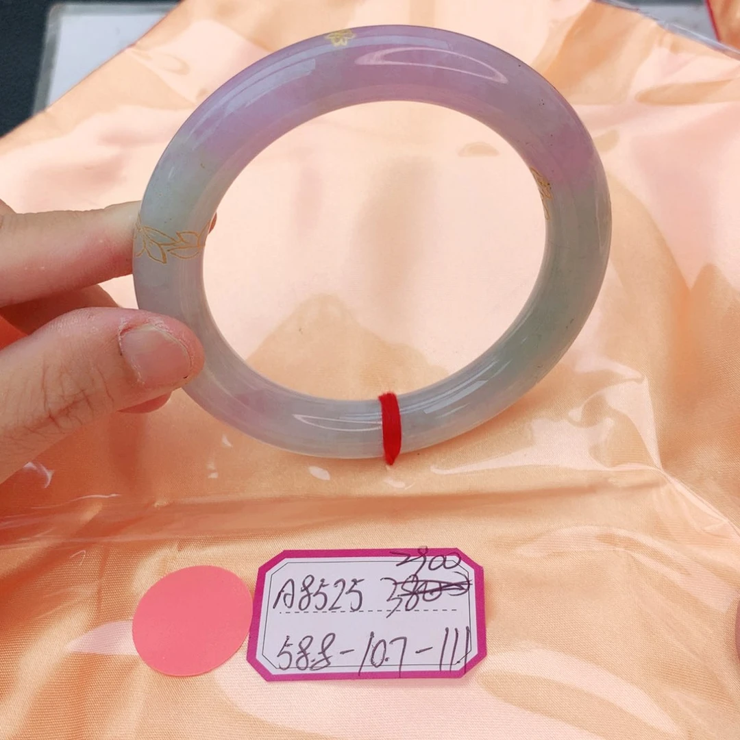 翡翠手镯未镶嵌翡翠