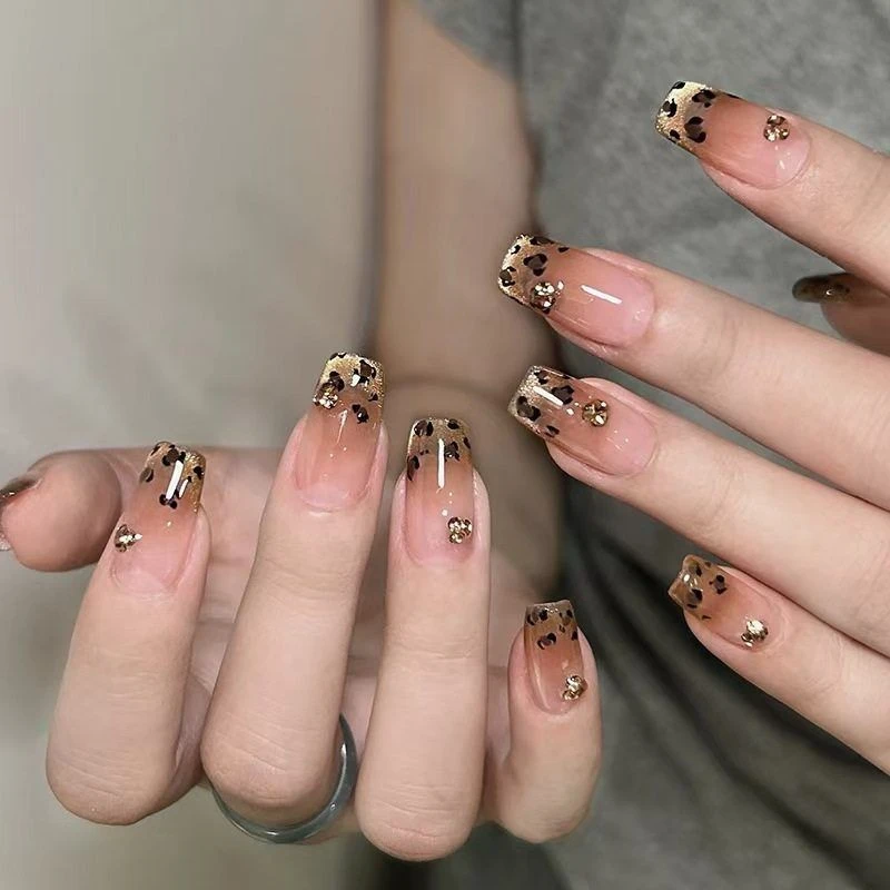 美拉德猫眼豹纹新款纯手工穿戴甲短款美甲贴片秋冬爆款成品假指