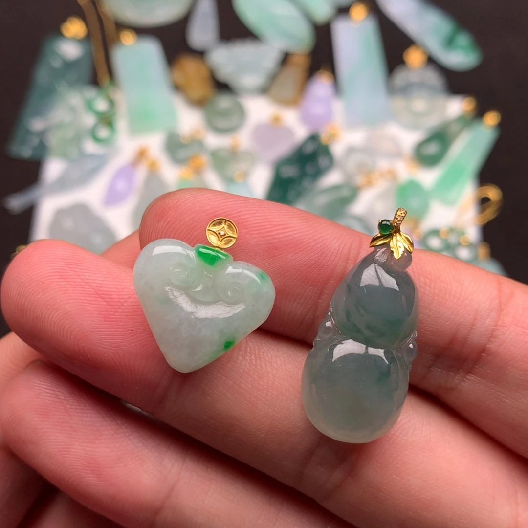 翡翠未镶嵌颈饰呵**黄