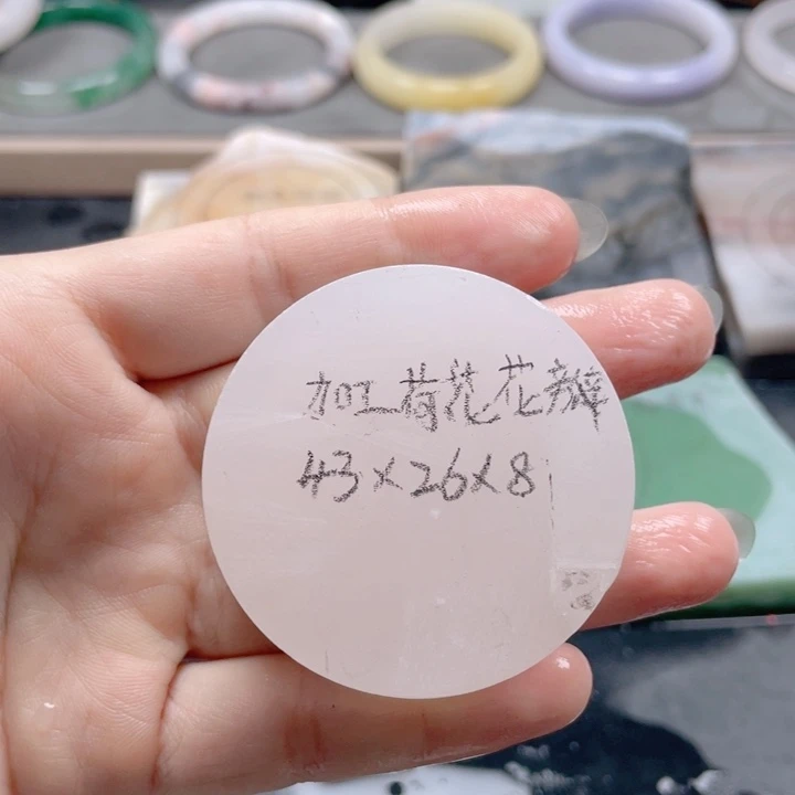 m***f石英质玉未镶嵌颈饰定制