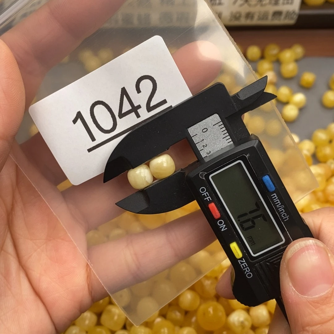 蜜蜡珠宝奇石未镶嵌