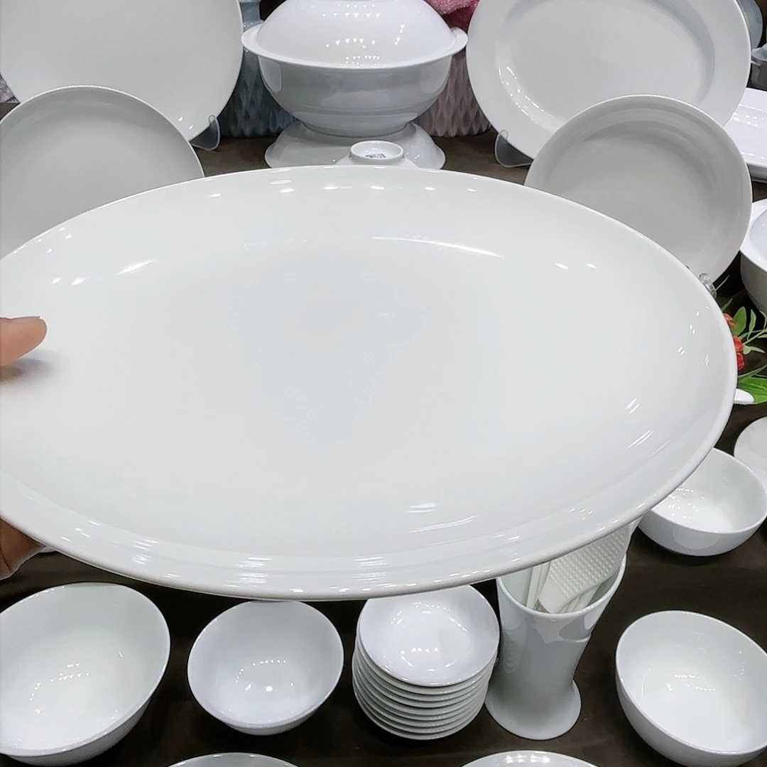 陶白瓷10寸盘1个，4寸碗1个，酒杯1个，小勺1