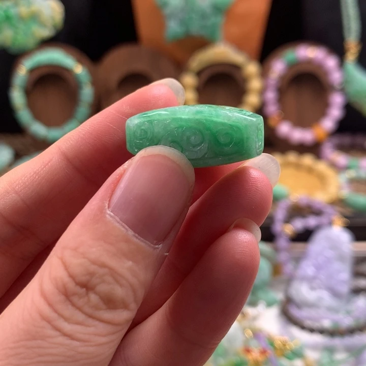 翡翠未镶嵌颈饰吊坠