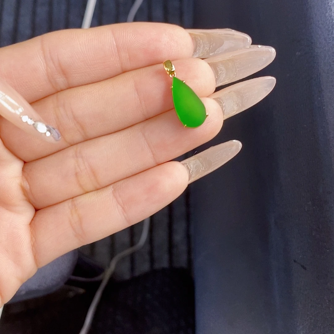 翡翠18K金镶嵌颈饰翡翠