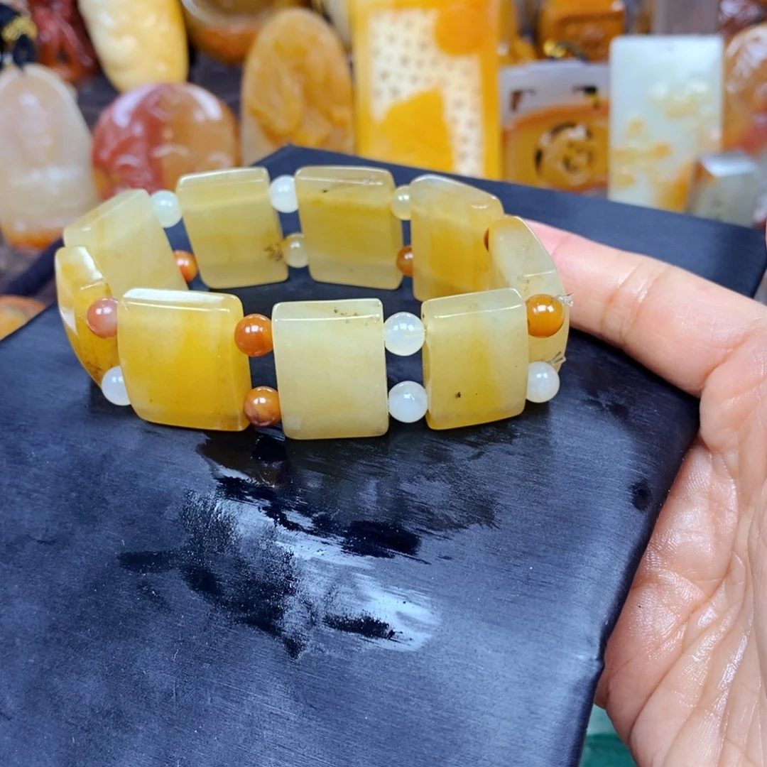 石英质玉（黄龙玉）颈饰未镶嵌