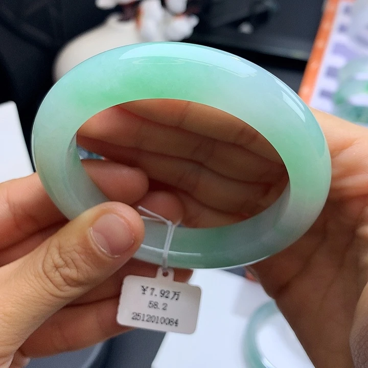 未镶嵌手镯翡翠58.5甜绿正圈