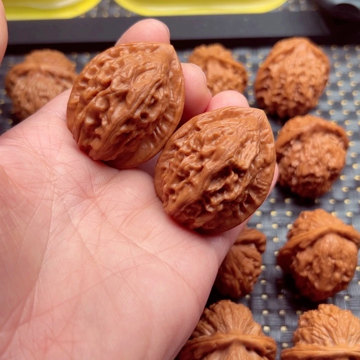 文玩核桃吊坠大红袍36