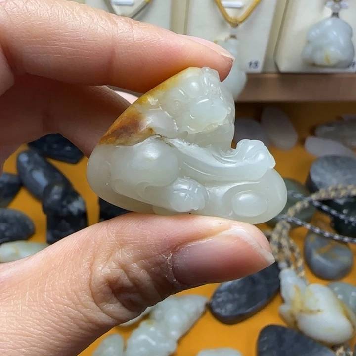 和田玉未镶嵌颈饰和田玉貔貅