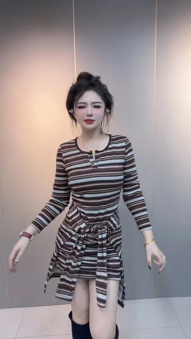 100早秋系带款彩色条纹长袖假两件叠穿连衣裙