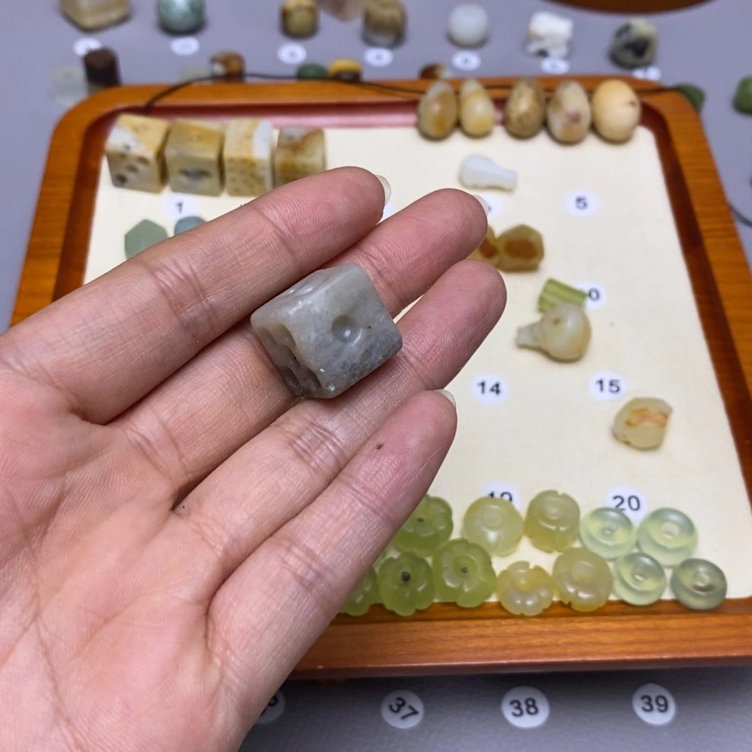 蛇纹石玉配饰合金刘*