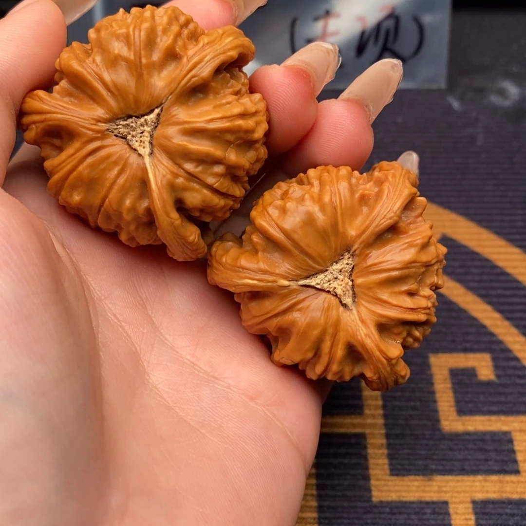 咕***8文玩核桃吊坠白狮子