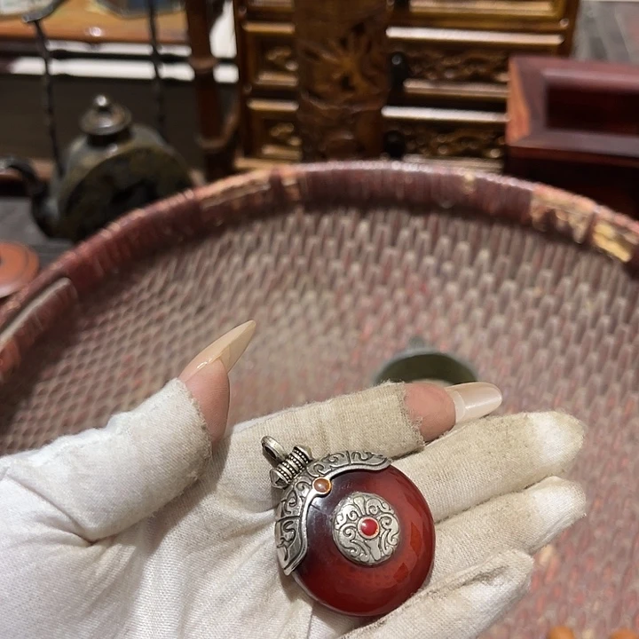 焓***爷羽毛嗯？一个人吃一大杯酒是真的好快乐