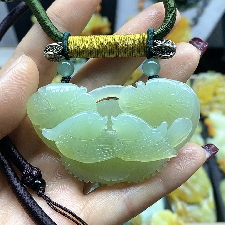 蛇纹石玉挂件未镶嵌