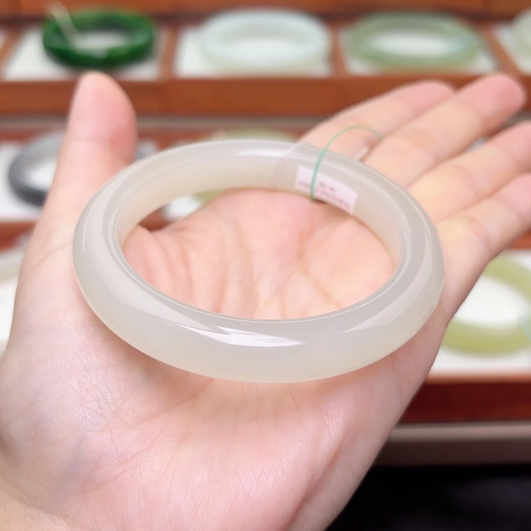 【闪购商品】未镶嵌手镯和田玉