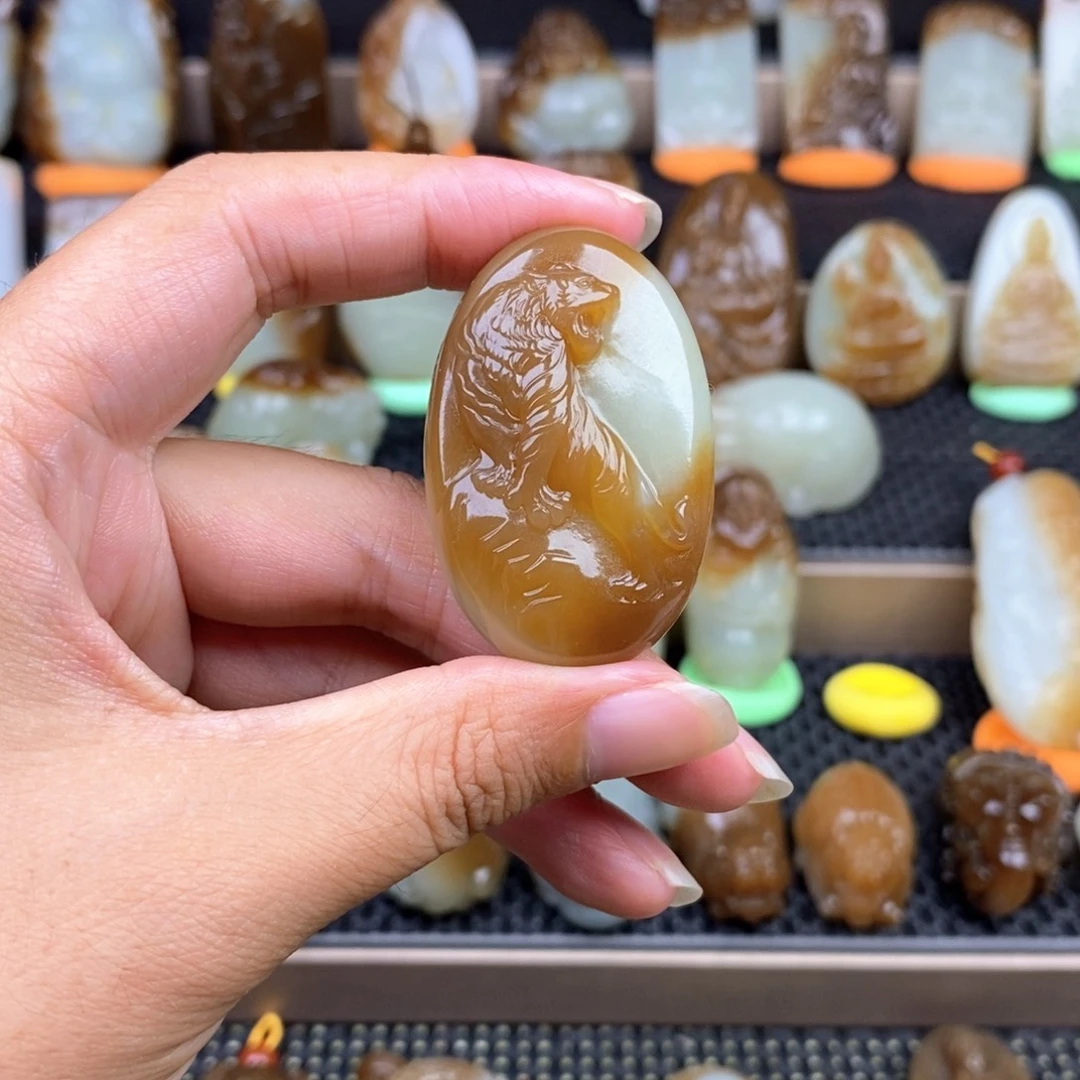 北***制颈饰未镶嵌和田玉