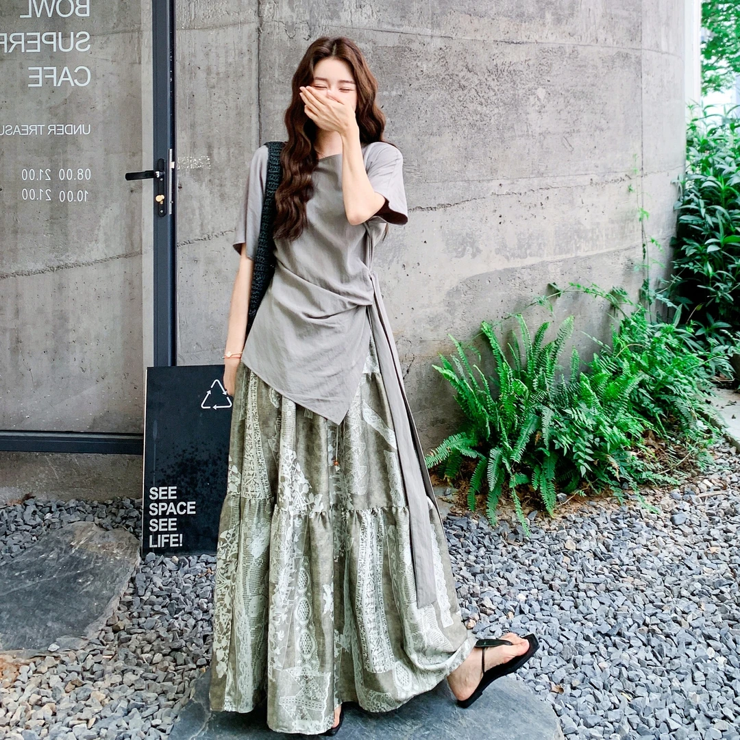 韩里韩气穿搭一整套2025夏季爆款不规则灰色T恤印花半身裙两件套