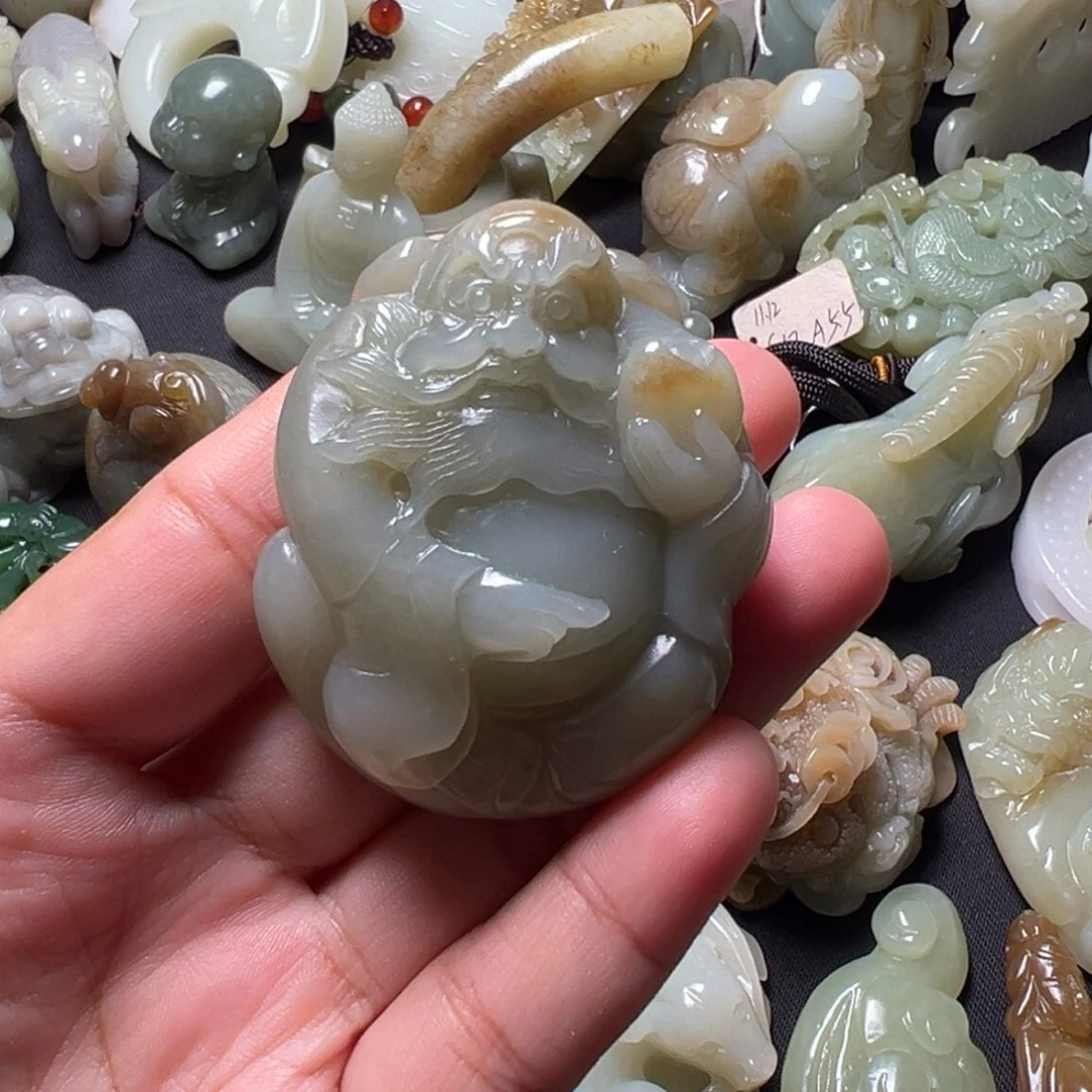 东***风和田玉未镶嵌颈饰