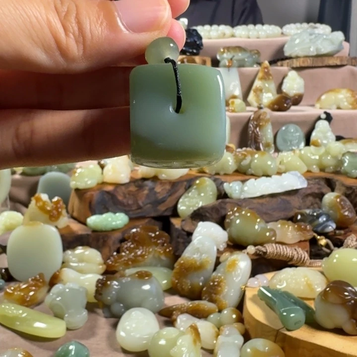 和田玉（糖玉）未镶嵌颈饰