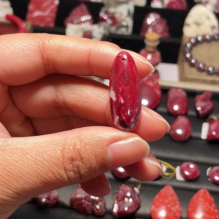 天然辰砂原矿吊坠11.7克