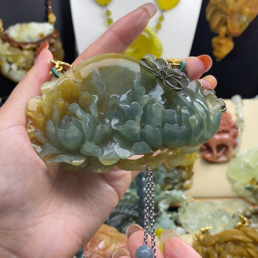 未镶嵌蛇纹石玉颈饰