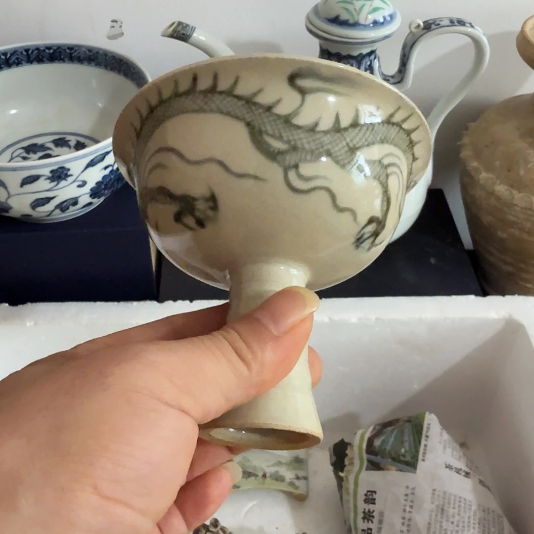 舒***涵青花花卉纹饰高足碗
