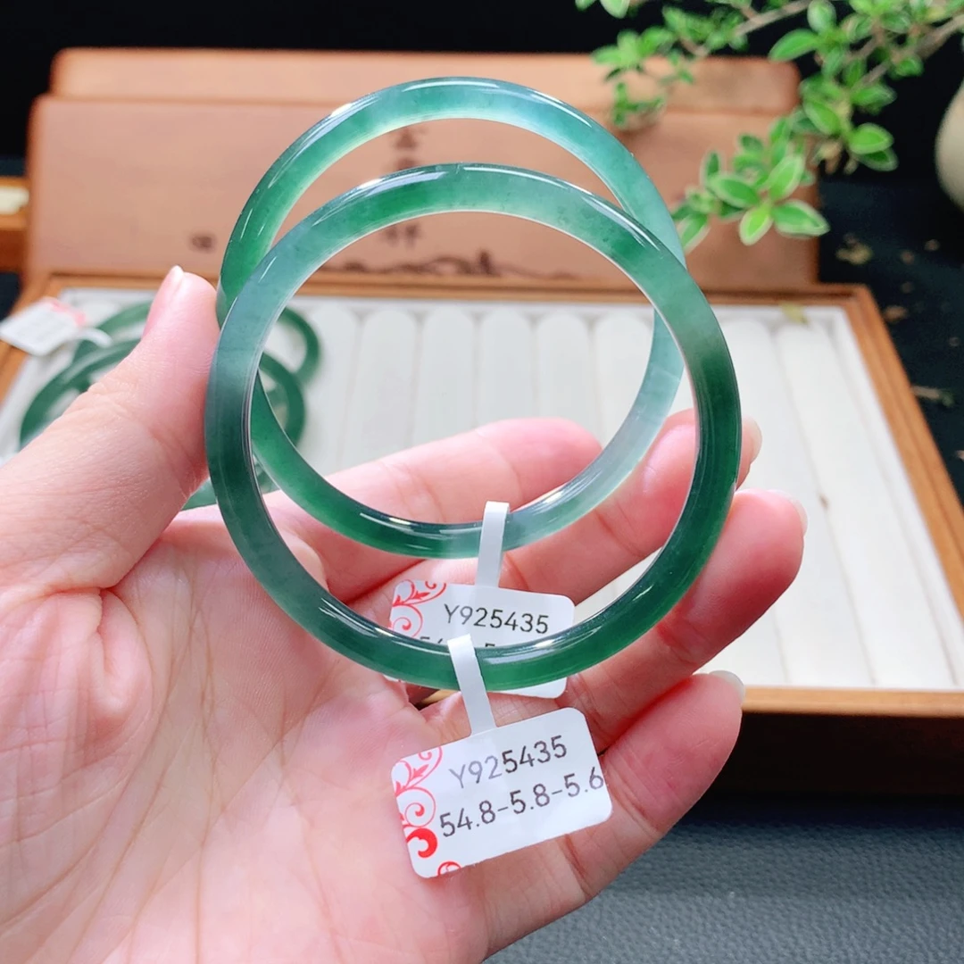翡翠未镶嵌手镯（圆镯）