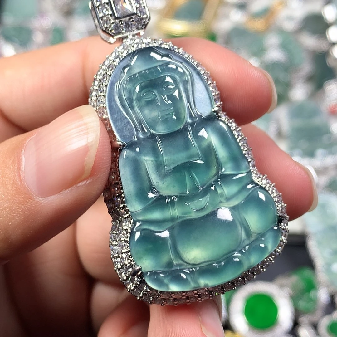 翡翠未镶嵌颈饰观音