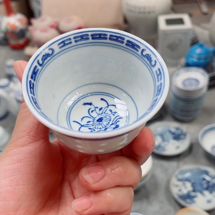 青花玲珑兰花金钟杯