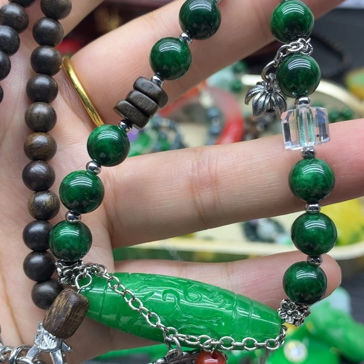 翡翠未镶嵌颈饰吊坠