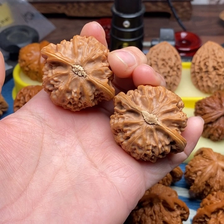 9***爹文玩核桃把件宫灯