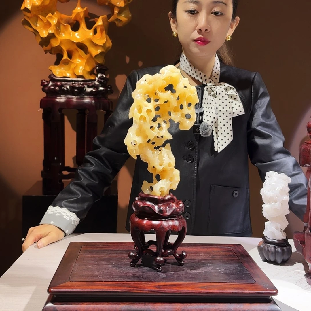 焦**铁太湖石摆件，高.31。宽，11