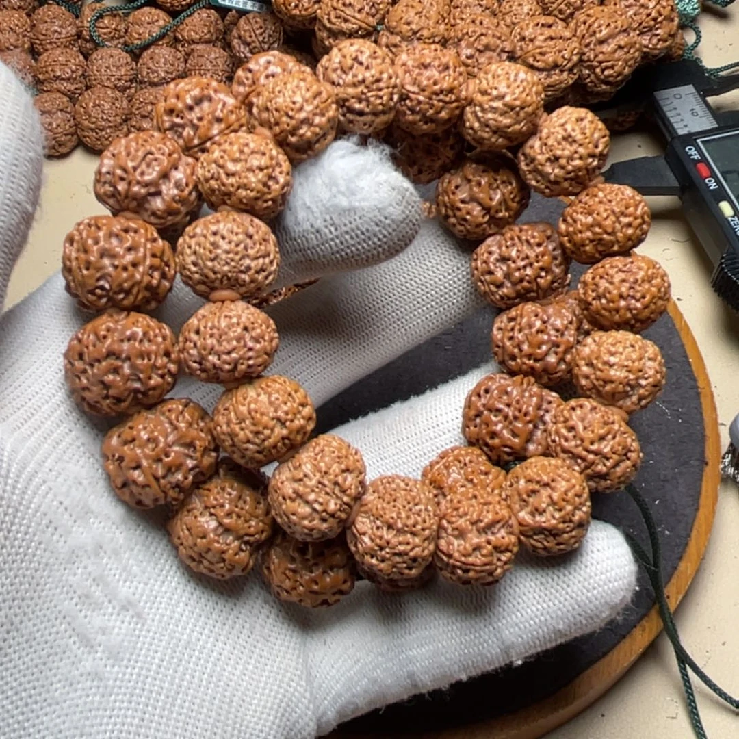 金刚菩提手串古龙蜂窝梅花和梁蜂窝各一条