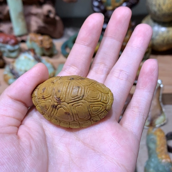 未镶嵌岫岩河磨玉（透闪石质玉）把件