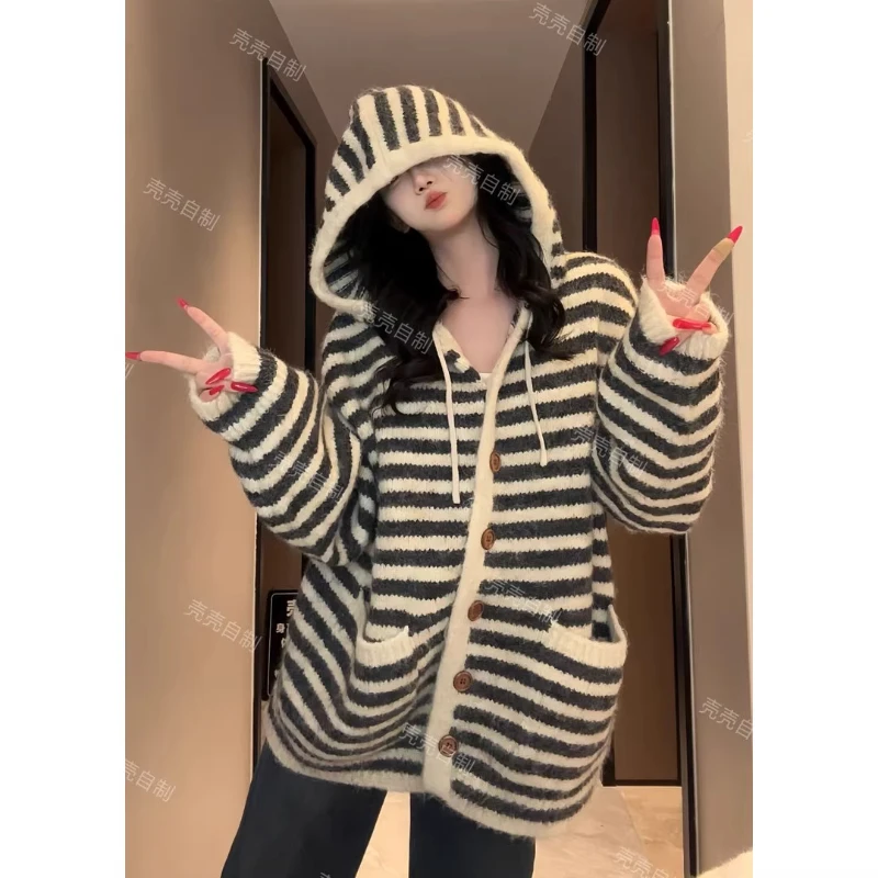 慵懒风条纹连帽针织开衫女2025秋冬新款宽松显瘦百搭毛衣外套上衣