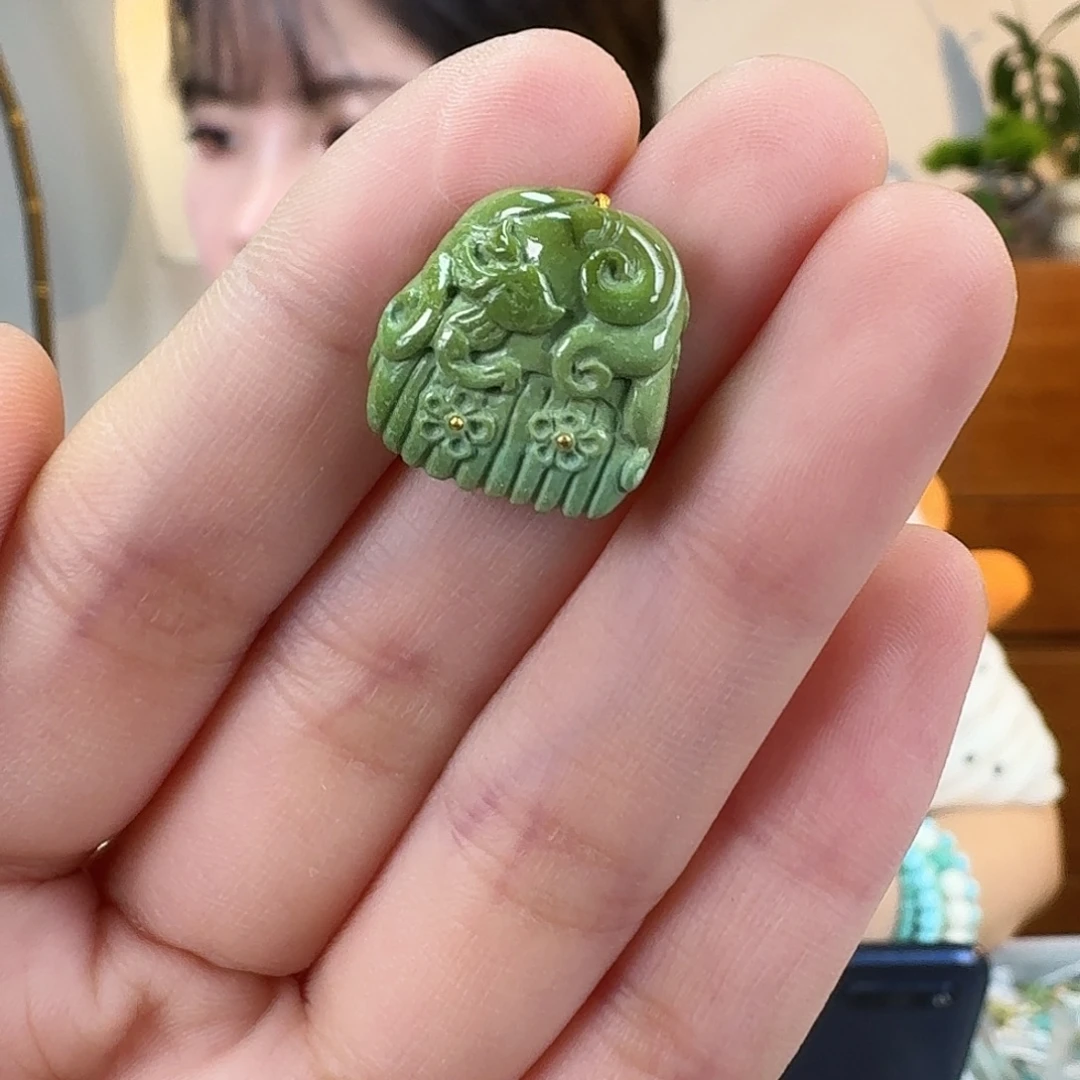 绿松石未镶嵌挂件