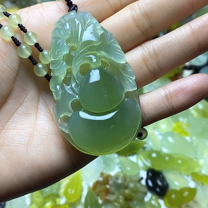 蛇纹石玉颈饰未镶嵌蓓*