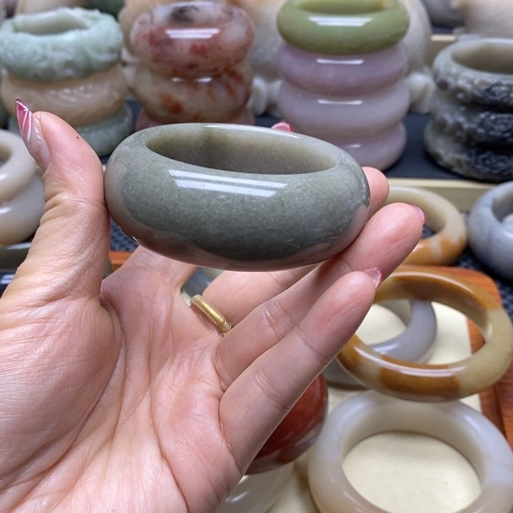 石英岩玉手镯未镶嵌