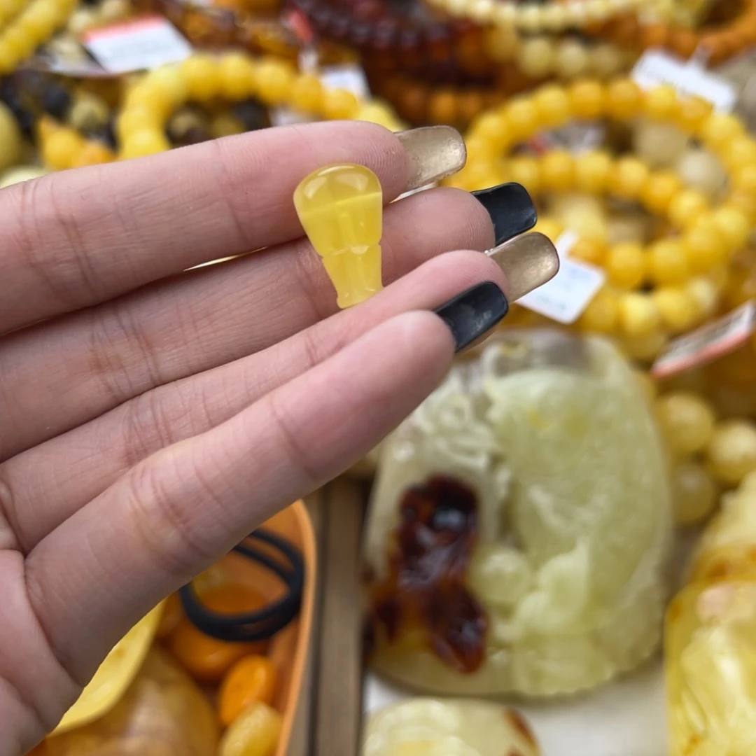 琥珀珠宝奇石未镶嵌