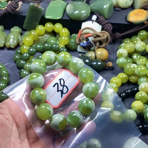 未镶嵌蛇纹石玉颈饰