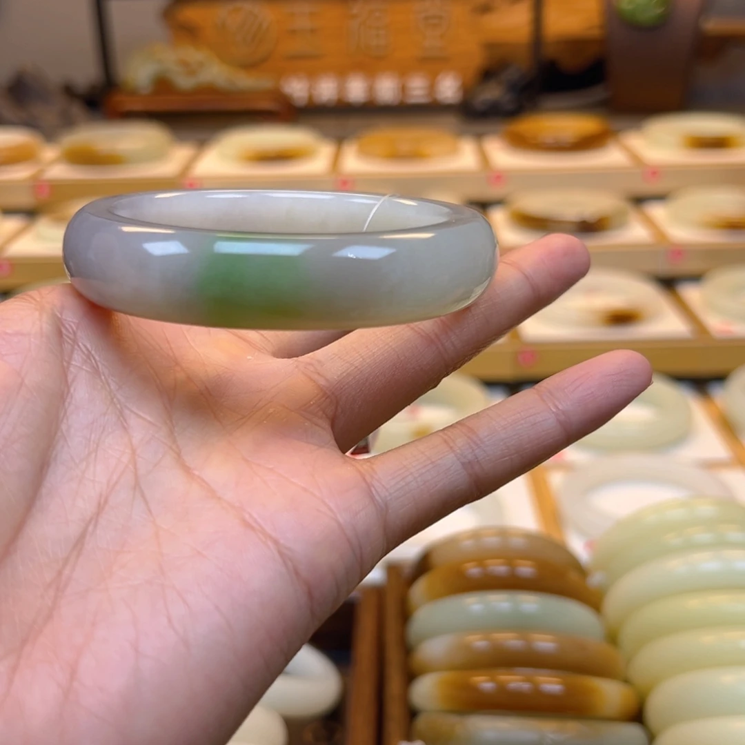 和田玉手镯未镶嵌9