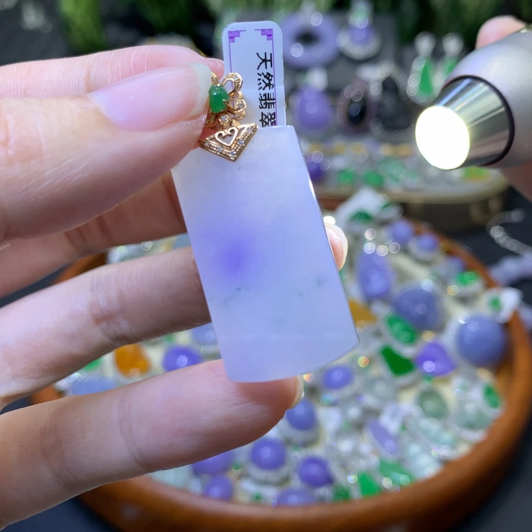 颈饰18K金镶嵌翡翠