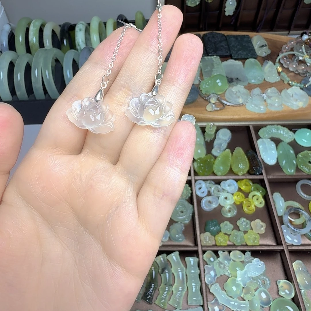 淸***寜蛇纹石玉未镶嵌颈饰