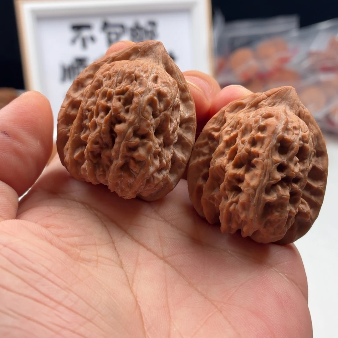 文玩核桃把件赤龙鸡心