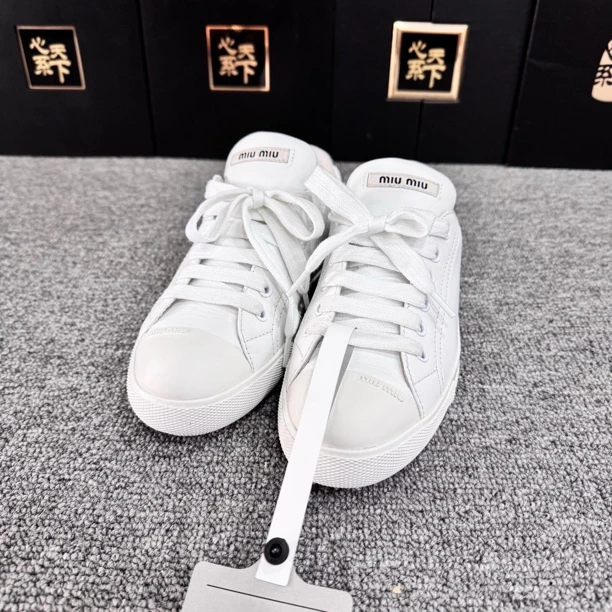 95新 MIU MIU/缪缪 闪片银尾小白鞋35.5码ysc0993