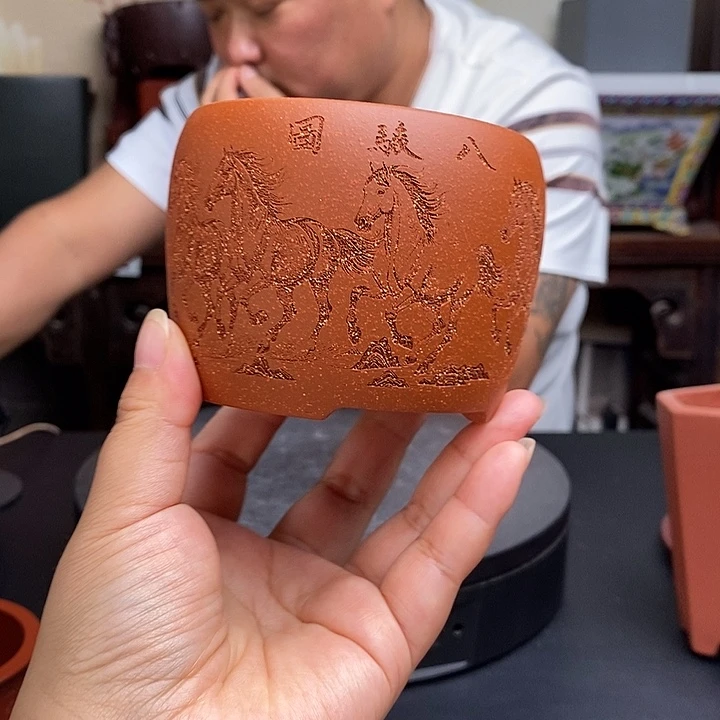 紫砂货号一只八骏图